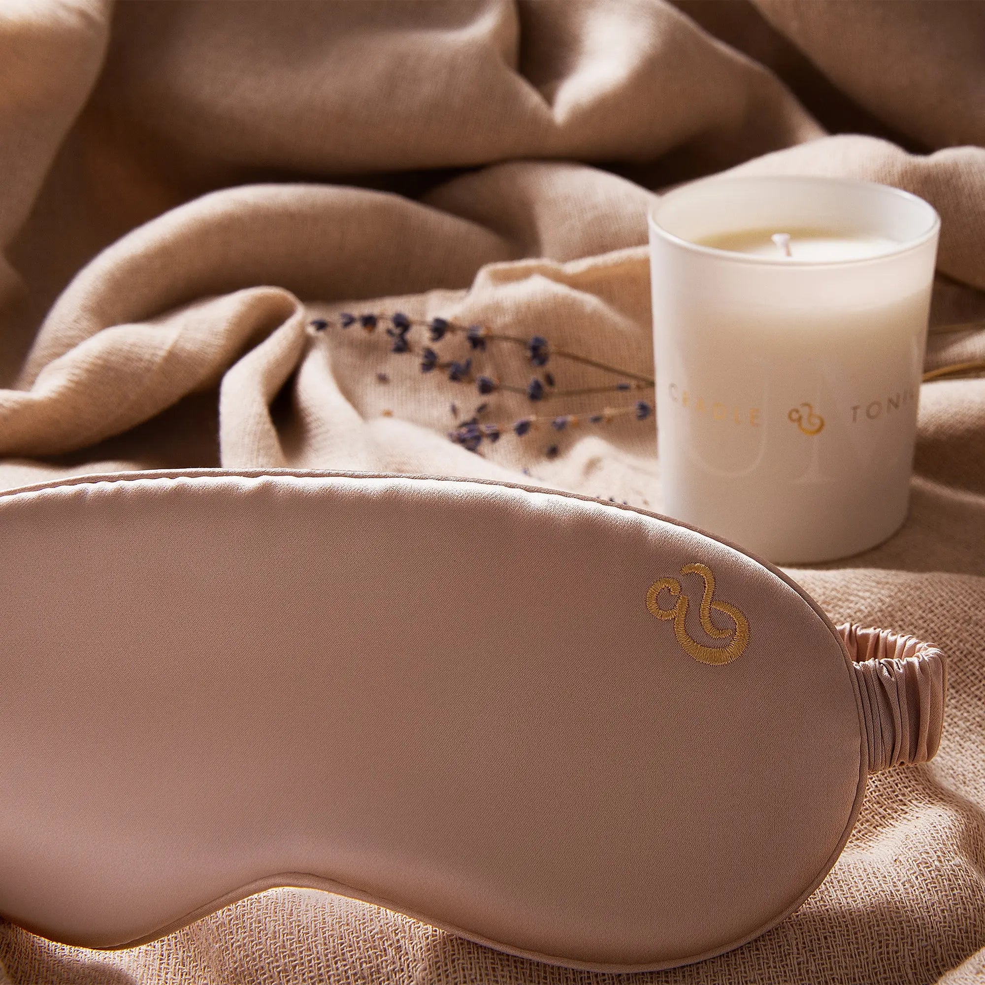 cradle-and-tonic-schwangerschaft-schlafmaske-seide-dusky-pink image 3